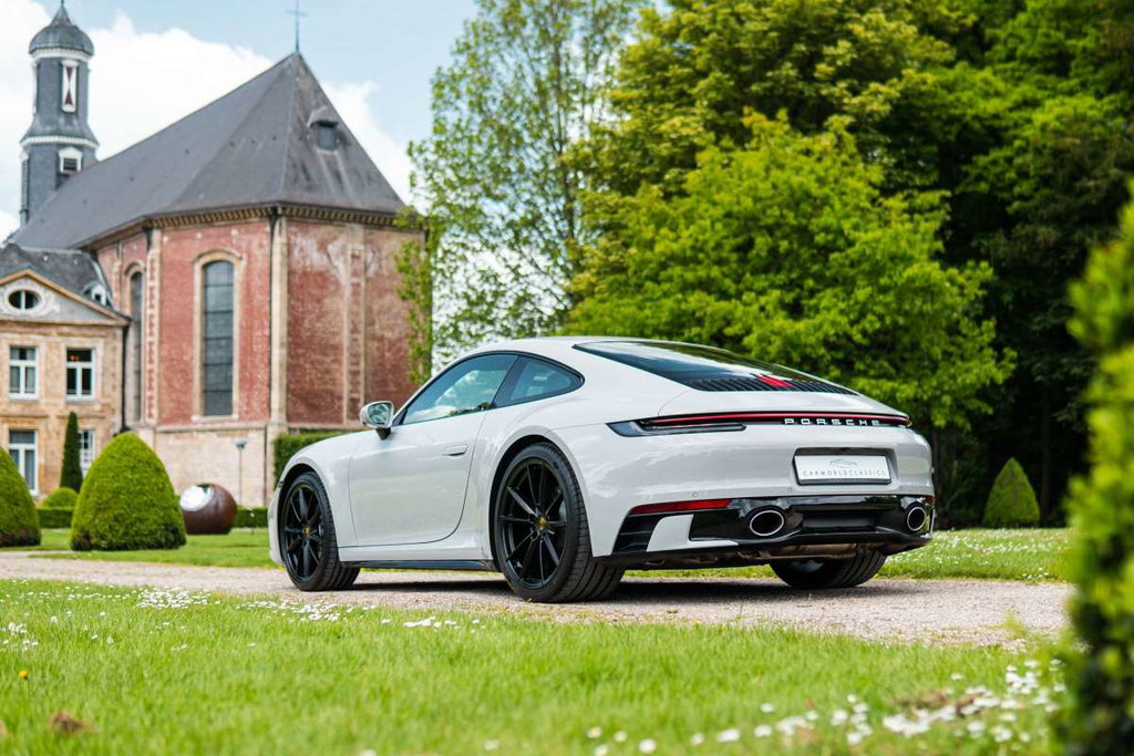 Porsche 992 Carrera