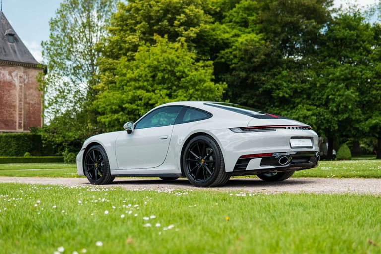 Porsche 992 Carrera