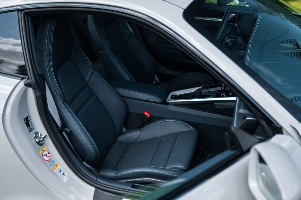 Porsche 992 Carrera