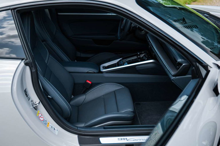 Porsche 992 Carrera