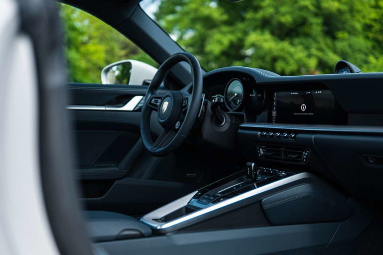 Porsche 992 Carrera