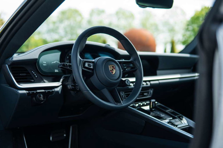 Porsche 992 Carrera