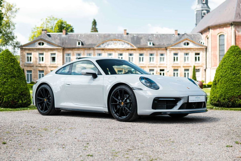 Porsche 992 Carrera
