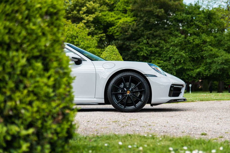 Porsche 992 Carrera