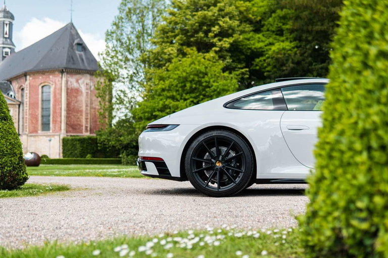 Porsche 992 Carrera