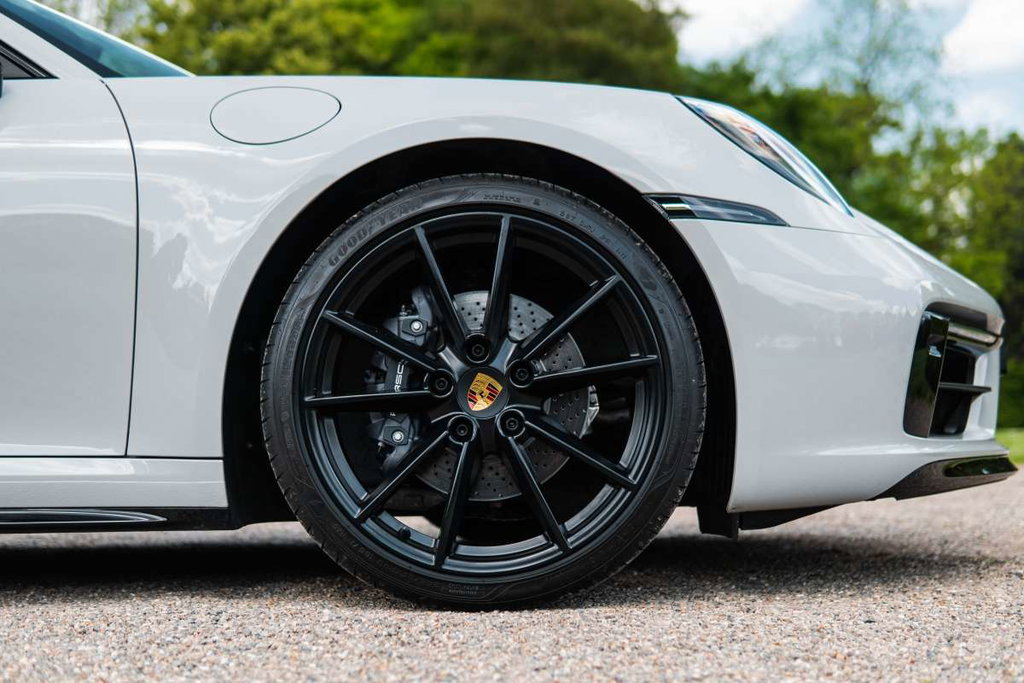 Porsche 992 Carrera