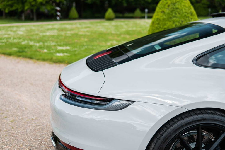 Porsche 992 Carrera