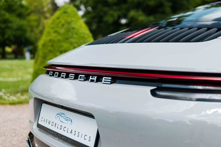 Porsche 992 Carrera