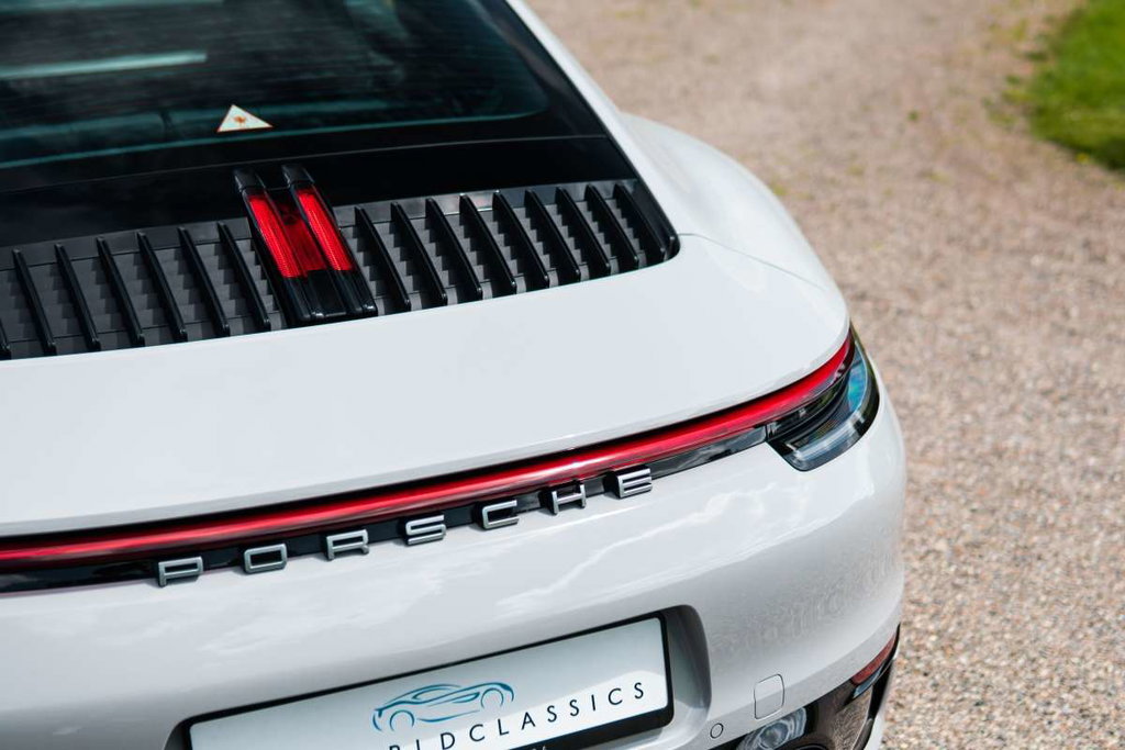 Porsche 992 Carrera
