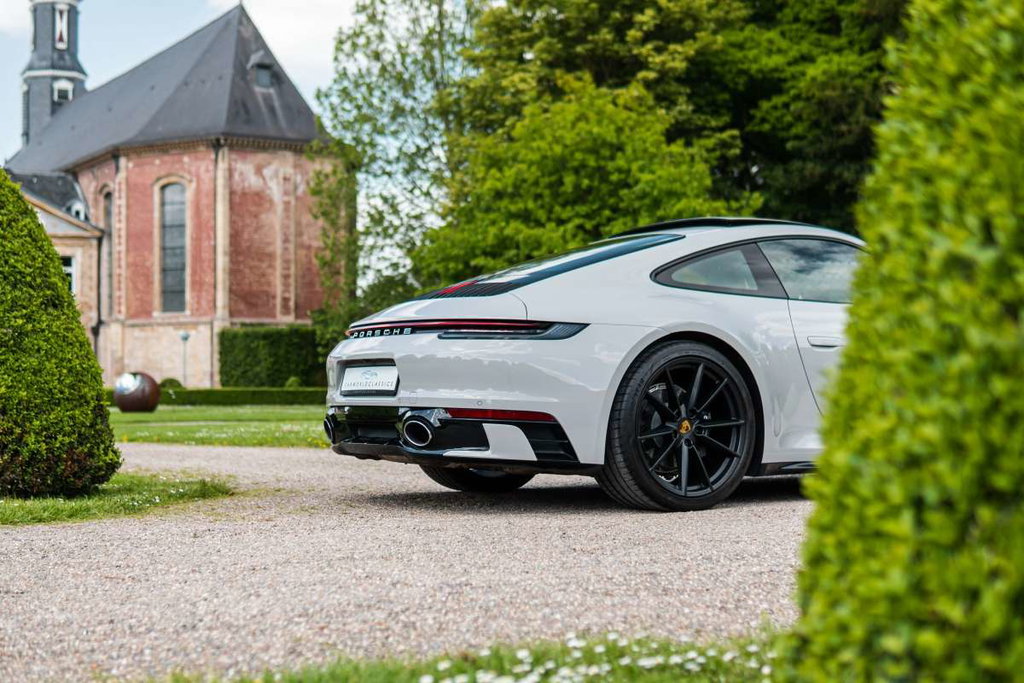 Porsche 992 Carrera
