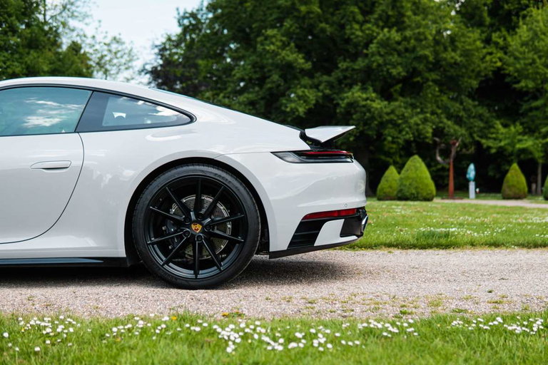 Porsche 992 Carrera