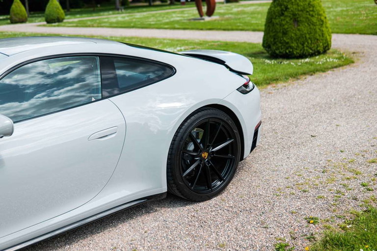 Porsche 992 Carrera