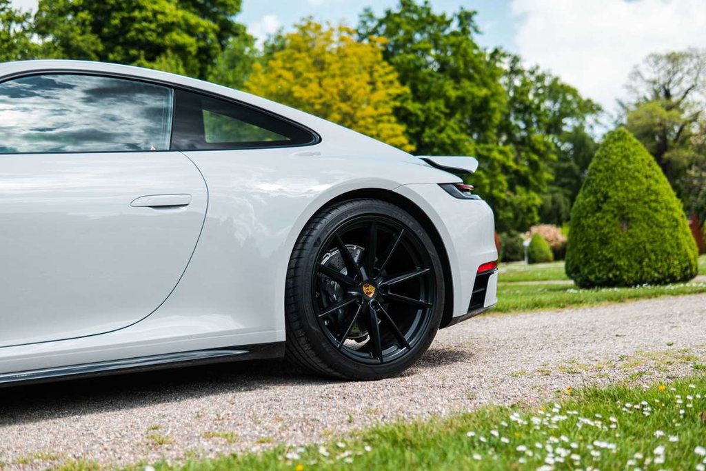 Porsche 992 Carrera