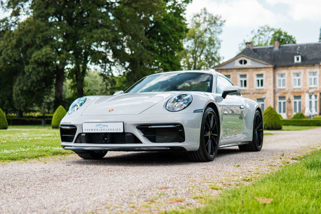 Porsche 992 Carrera