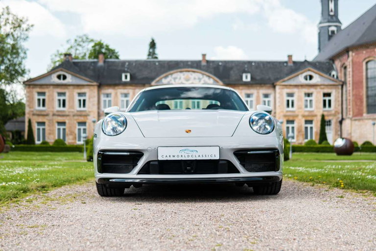 Porsche 992 Carrera