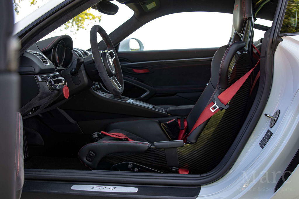 Porsche 981 Cayman GT4