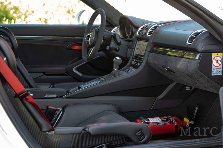 Porsche 981 Cayman GT4