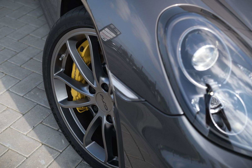 Porsche 981 Cayman GT4