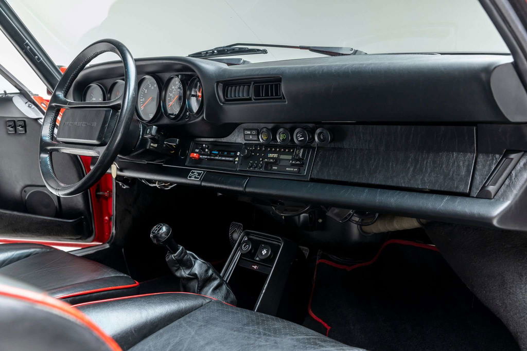 Porsche 911 Carrera 3.2 (US)