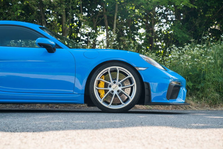 Porsche 718 Cayman GT4