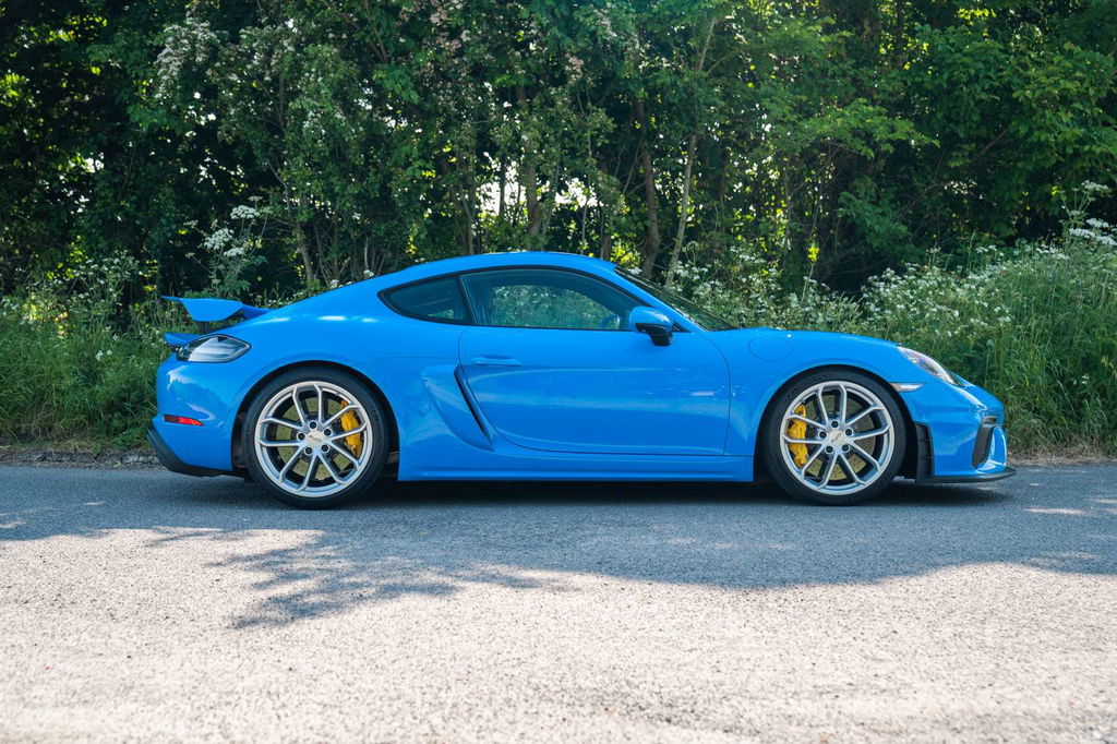Porsche 718 Cayman GT4
