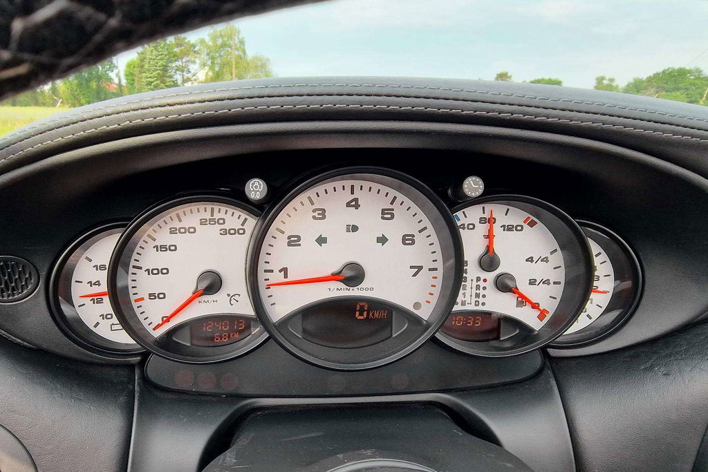 Porsche 996 Carrera 4