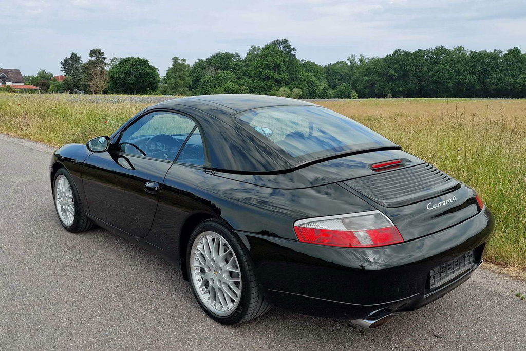 Porsche 996 Carrera 4