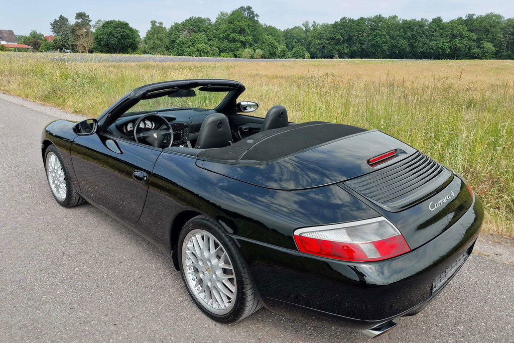 Porsche 996 Carrera 4