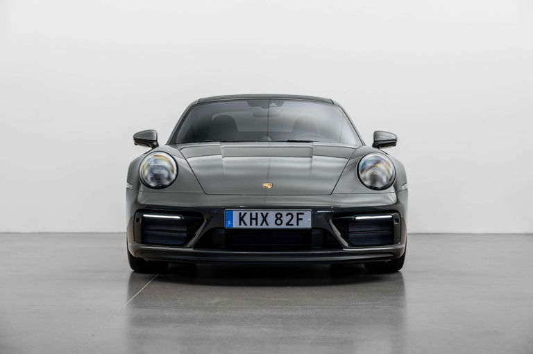 Porsche 992 Carrera 4 GTS