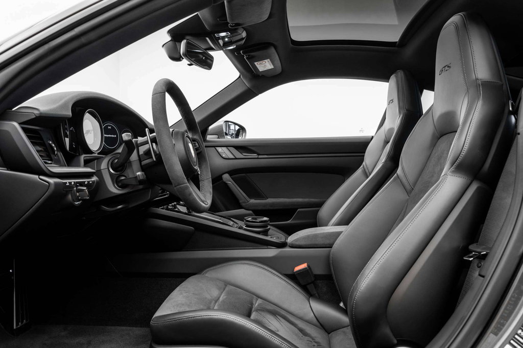 Porsche 992 Carrera 4 GTS