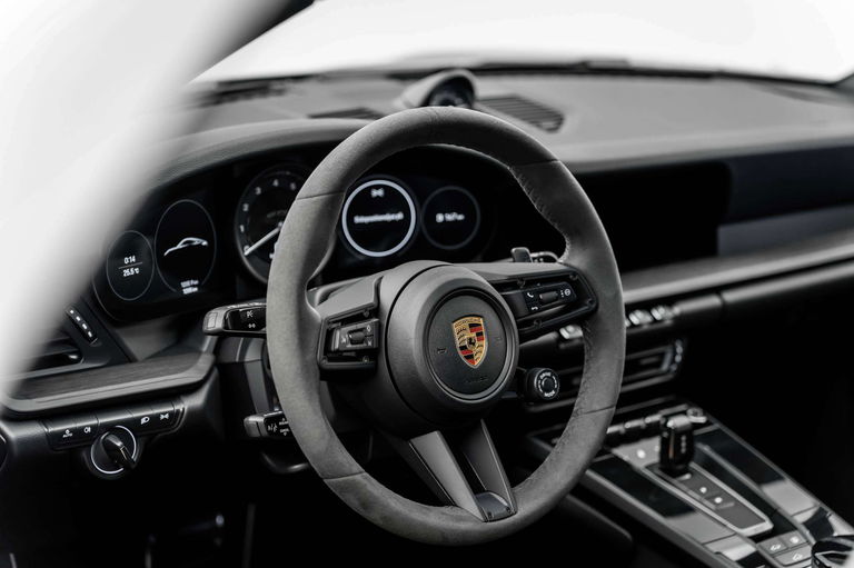 Porsche 992 Carrera 4 GTS