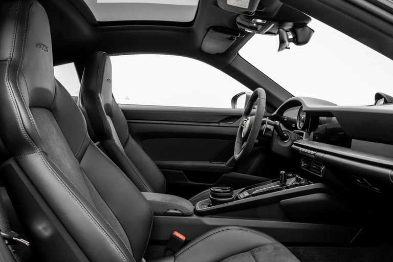 Porsche 992 Carrera 4 GTS
