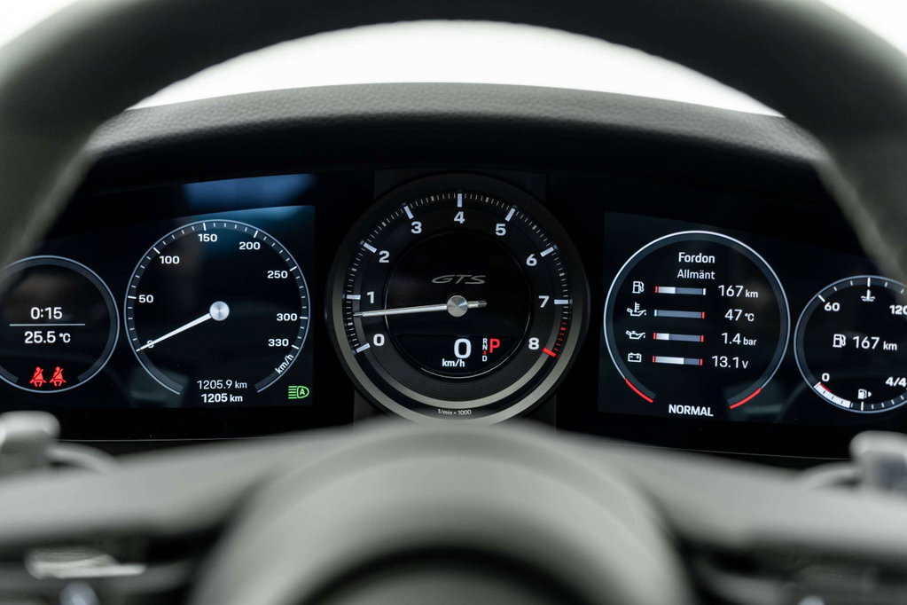 Porsche 992 Carrera 4 GTS