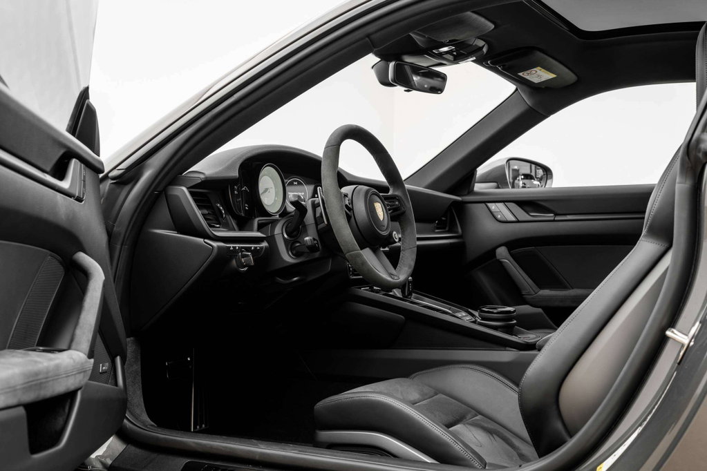 Porsche 992 Carrera 4 GTS