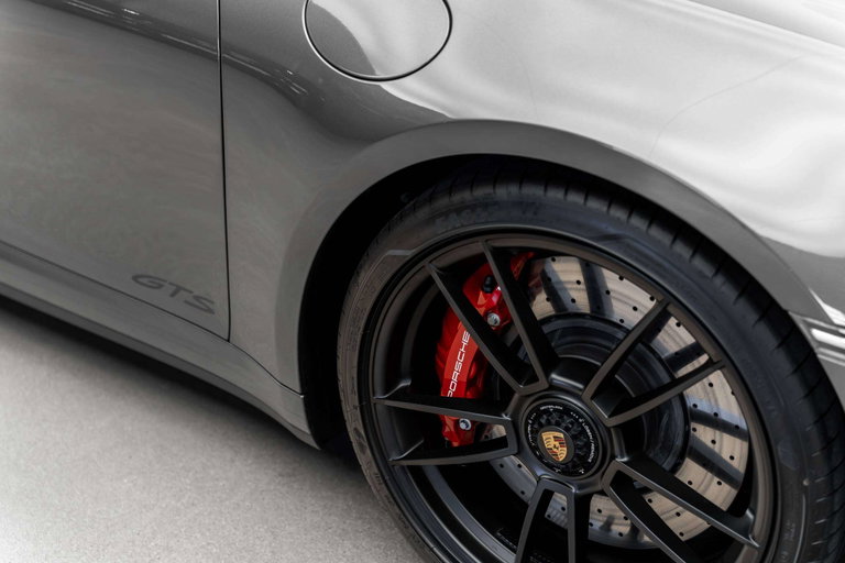 Porsche 992 Carrera 4 GTS