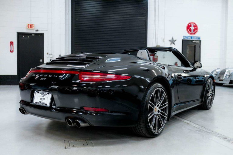Porsche 991 Carrera 4 Black Edition