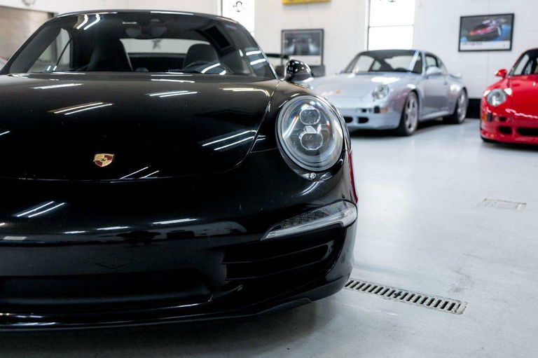Porsche 991 Carrera 4 Black Edition