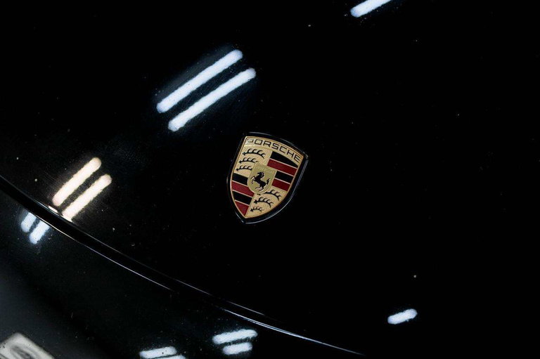 Porsche 991 Carrera 4 Black Edition