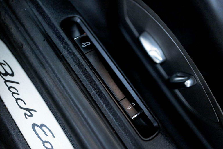 Porsche 991 Carrera 4 Black Edition