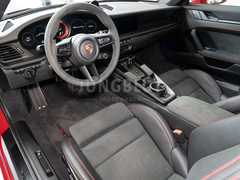 Porsche 992 Carrera GTS