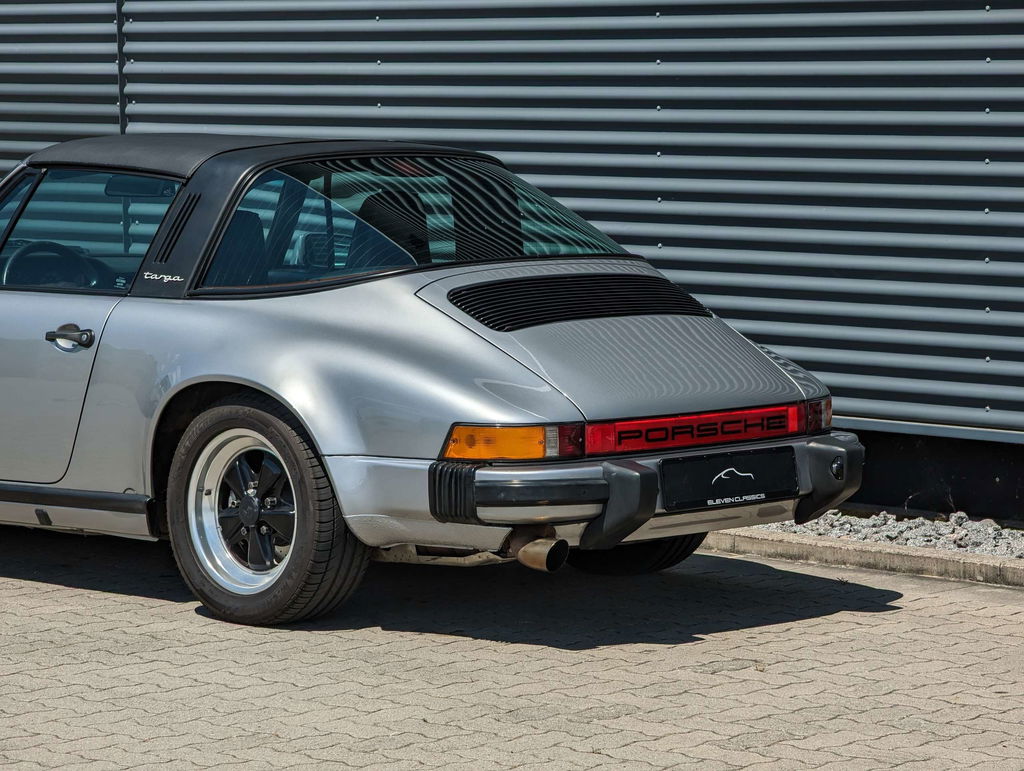 Porsche 911 Carrera 3.2 (US)