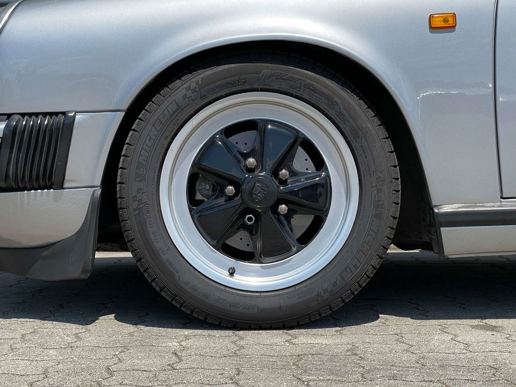 Porsche 911 Carrera 3.2 (US)
