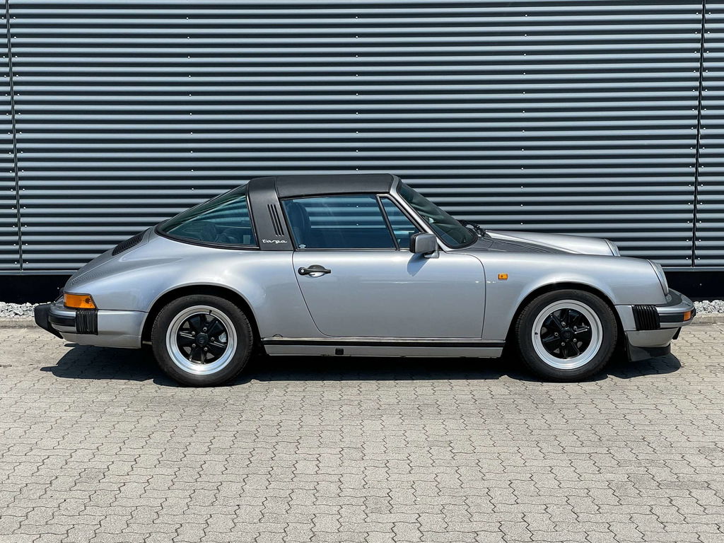 Porsche 911 Carrera 3.2 (US)