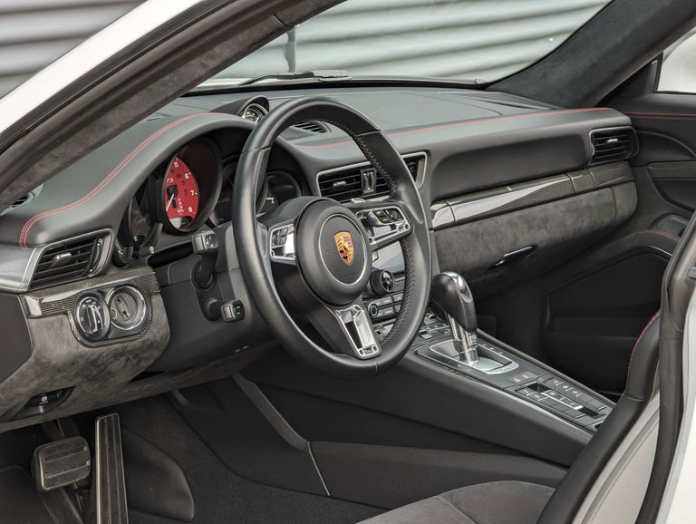 Porsche 991.2 Carrera GTS