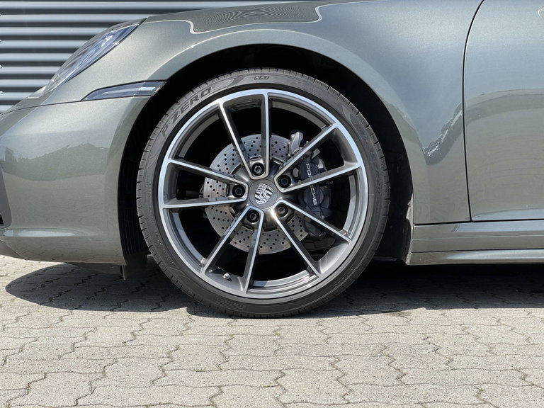 Porsche 992 Carrera