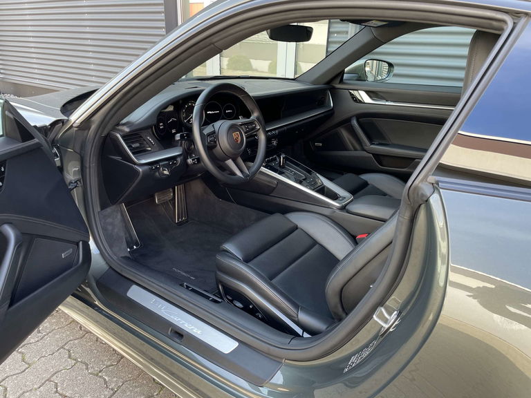 Porsche 992 Carrera