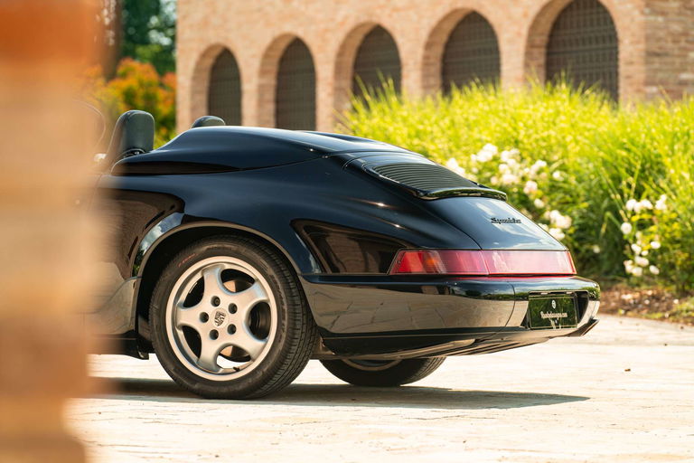 Porsche 964 Carrera 2 Speedster