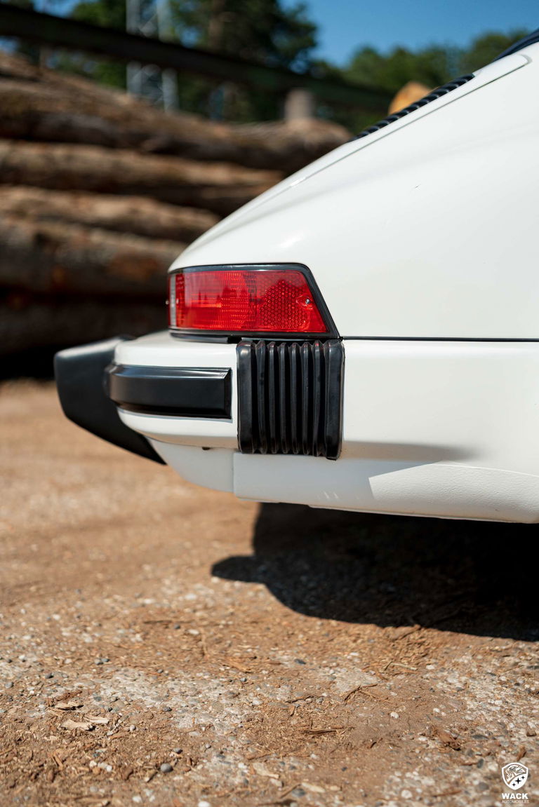 Porsche 911 Carrera 3.2 (US)