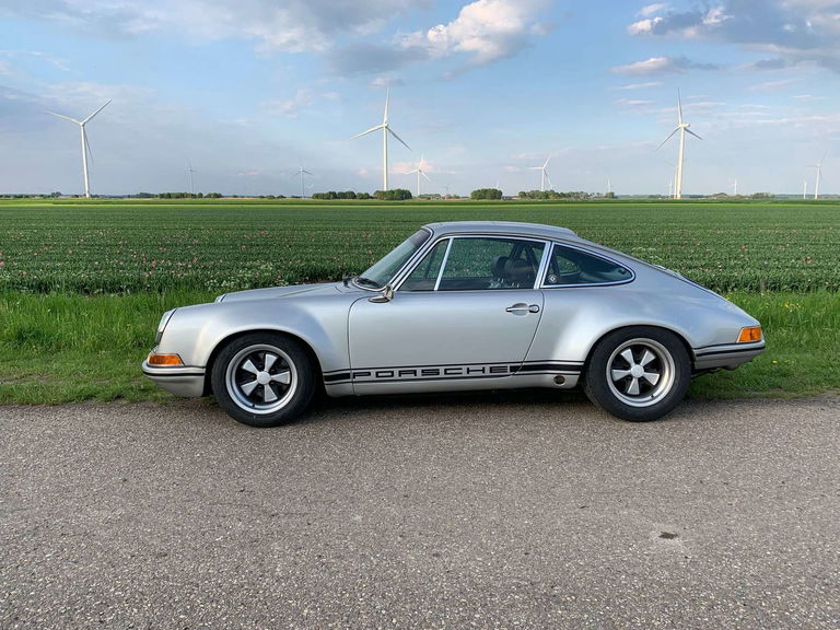 1975-porsche-911st-backdate