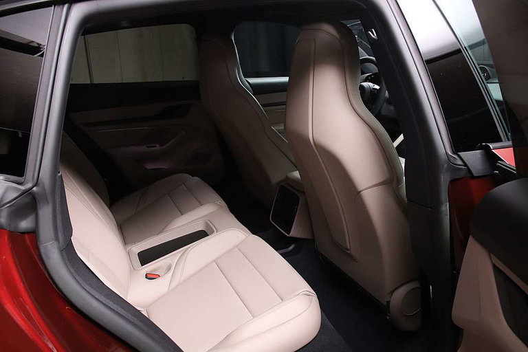 Porsche Taycan 4 Cross Turismo